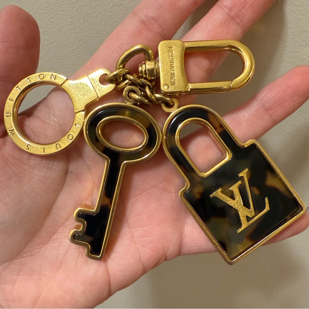 *Authentic* Louis Vuitton Gold and Brown Keychain / Bag Charm - Picture 6 of 6